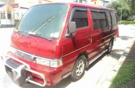 Nissn Uvan Escapade 2004