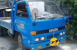 For sale..izuzu Dropside 200k double tire 14ft long..