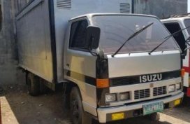 Isuzu Elf Aluminum Close van 14ft 6 Wheeler 