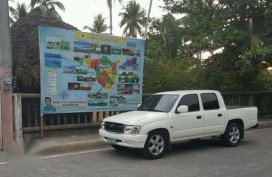 Toyota Hilux 2004 SR5 Body White 