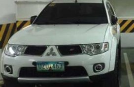 2013 Mitsubishi Montero GLS V White 