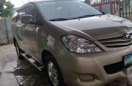 Toyota Innova E 2010 Silver MT For Sale