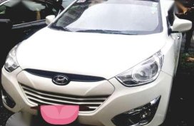 Hyundai tucson gold suv