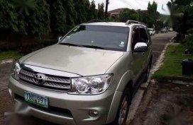 2011 Toyota Fortuner G AT Diesel Silver 