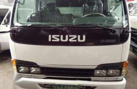 Isuzu closed van( local)