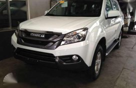 Pearl white Isuzu mu-X for sale 