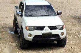 Mitsubishi Strada