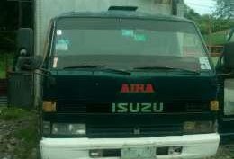 Isuzu Elf Close van