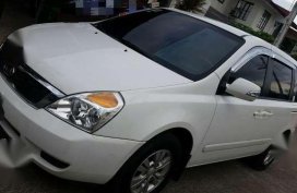 Kia Carnival 2013 2.9 MT White Van For Sale