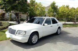 1993 Mercedes-Benz E220 lowest in the market plus 17s lorinser D93 mag