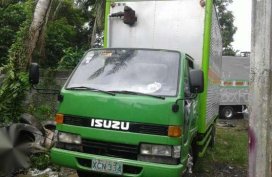 Isuzu elf nkr
