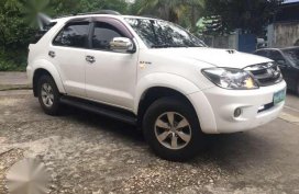 Toyota Fortuner G Gas 2005 White For Sale