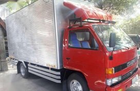 Isuzu Elf Closevan NPR