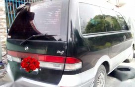 Nissan Serena largo van