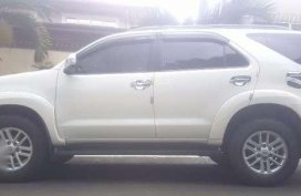late 2013 Toyota Fortuner G Manual Pearl White Mint Condition 2014