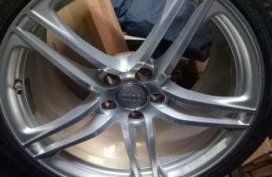 R8 Audi Orig Mags and Tire