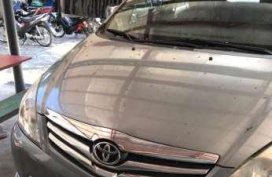 Toyota Innova V AT Silver Silver SUV For Sale