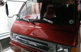 mitsubishi L300 versa van