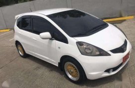 2011 Honda Jazz 1.3L AT White For Sale