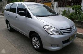 Toyota Innova 2011 E AT Silver For Sale 