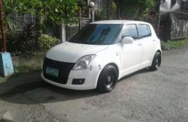 Suzuki Swift AT 2008 White HB For Sale