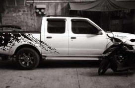 Nissan Frontier Titanium good as new for sale 