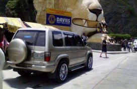 Isuzu Trooper Skyroof Edition 2003 Model Local