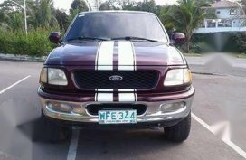 Ford F150 4x4 V8