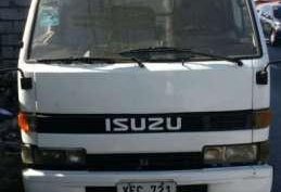 Isuzu elf close van