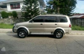 Isuzu Crosswind XUVi 2003 MT Beige For Sale 