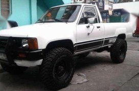 1985 Toyota Hilux 22R MT White For Sale 