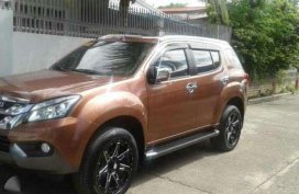 Isuzu Mu-x 3.0 2015 AT Orange For Sale 