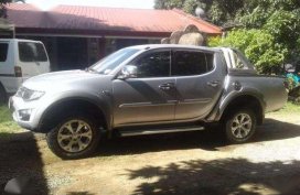 2013 mitsubishi strada glsv AT