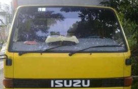 Isuzu elf close van