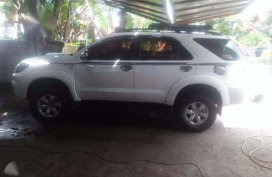 Toyota Fortuner V 2006 white for sale 