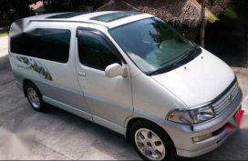 Toyota Hiace Regius 3.0 2002 AT White For Sale 