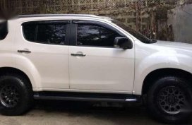 Isuzu MUX 2015 model AT
