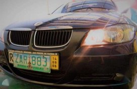 BMW 320i AT Gas 2005 model Dark Blue