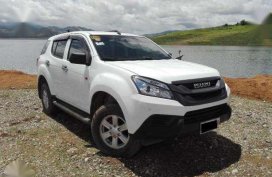 2015 MUX Manual Diesel alt montero fortuner strada everest hilux mux