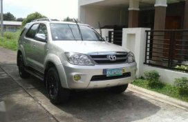 Toyota Fortuner G DIESEL alt montero innova strada hilux e v gls glx s