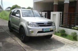 Toyota Fortuner G DIESEL like innova montero suv strada hilux v j v s