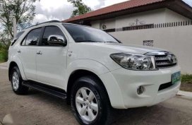 2009 ToyotaFortuner white color for sale 