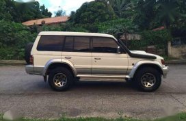 2003 Mitsubishi Pajero 4x4 AT White For Sale 