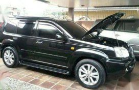 Nissan XTrail 2004 model black for sale 