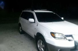 Mitsubishi OutLander 2005 AT White For Sale 