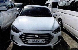 Hyundai Elantra 2017 MT White Sedan For Sale 