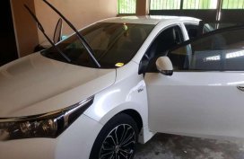 Toyota Corolla Altis 2.0V 2015 AT White For Sale 