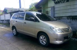Toyota Innova E 2010 MT Beige SUV For Sale 