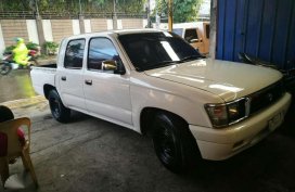 Toyota Hilux 2000 FOR SALE