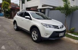 FOR SALE. Toyota Rav4 4x2 2014 A/T Pearl white. 